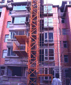 物料提升機(jī)與塔式起重機(jī) 以萬豐塔機(jī)為例探析現(xiàn)代建筑施工關(guān)鍵設(shè)備